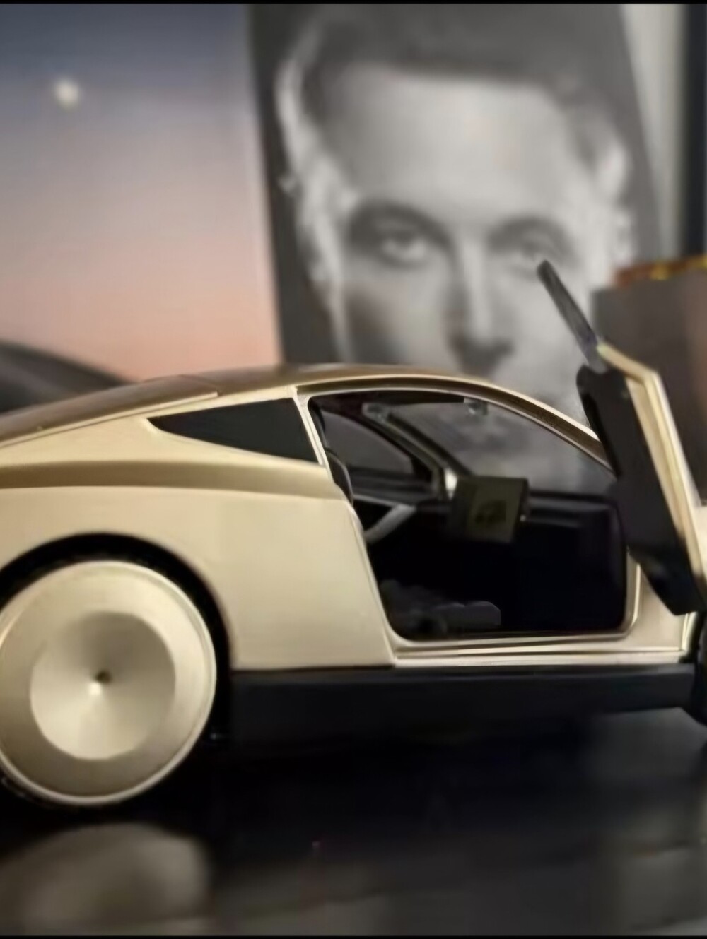 Simulation⚡️ Cybercab ROBOTAXI 1:32 Metal Die Cast Model Car - Picture 3 of 7